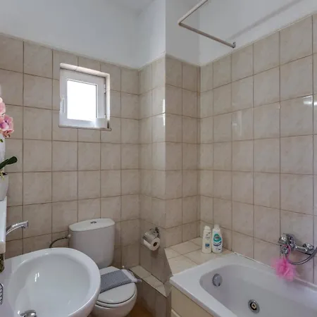 Vilă Liostasi By